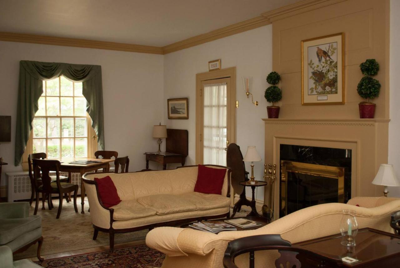 Colonial Capital B&B ウィリアムズバーグ エクステリア 写真