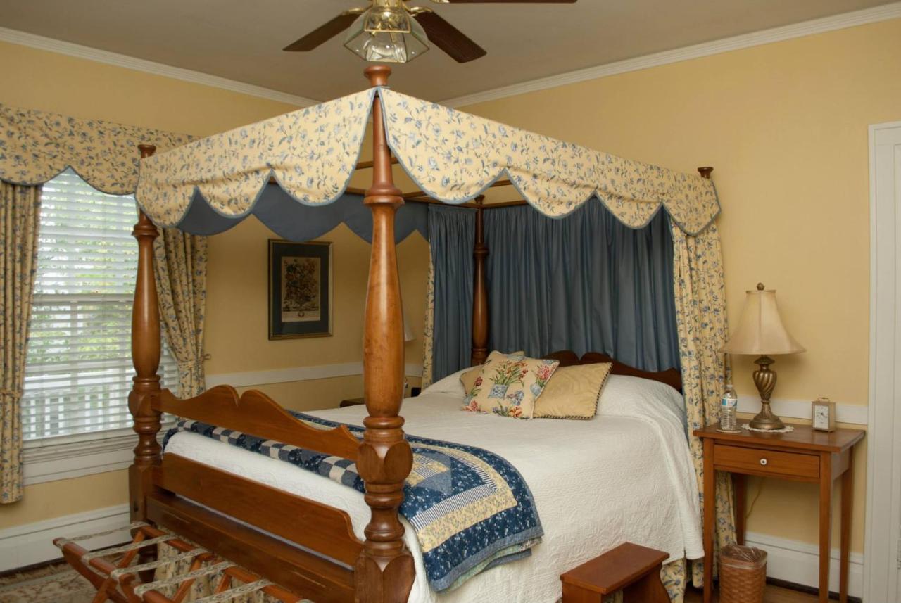 Colonial Capital B&B ウィリアムズバーグ エクステリア 写真